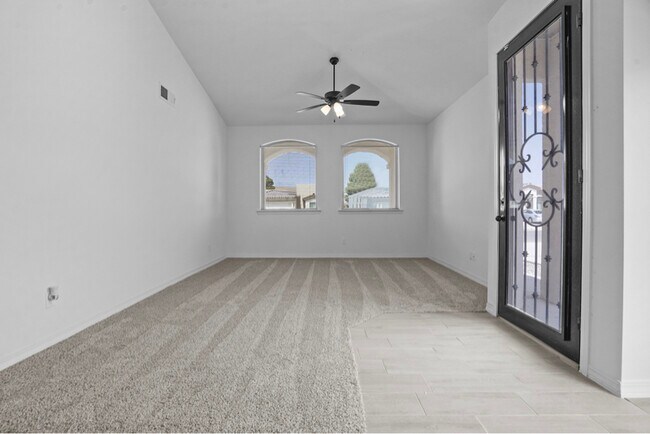 Foto del edificio - 612 Cedarwood Ave