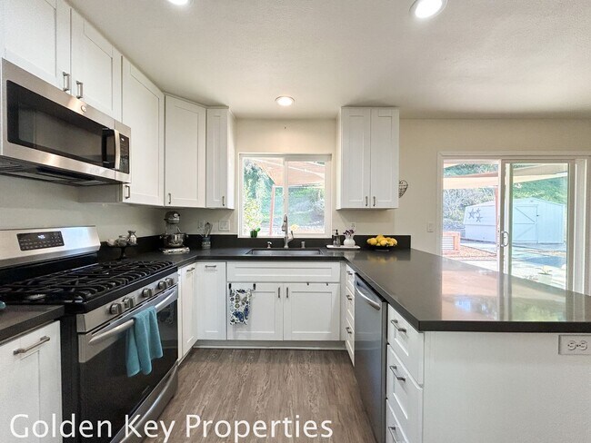 Building Photo - Beautiful move-in ready home in Guajome Park Estates!