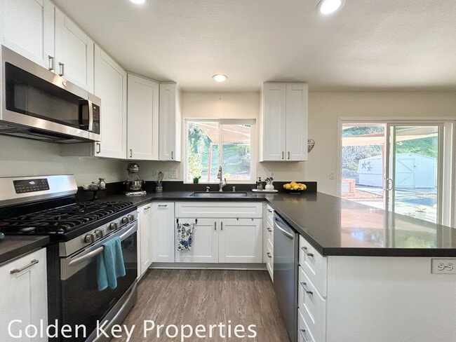 Foto del edificio - Beautiful move-in ready home in Guajome Park Estates!