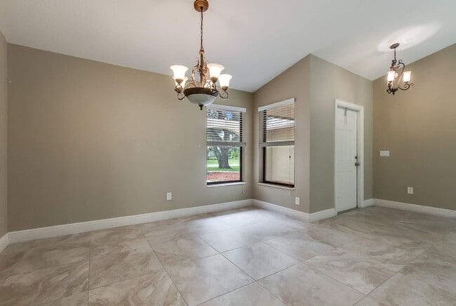 Building Photo - 2713 Yarmouth Dr