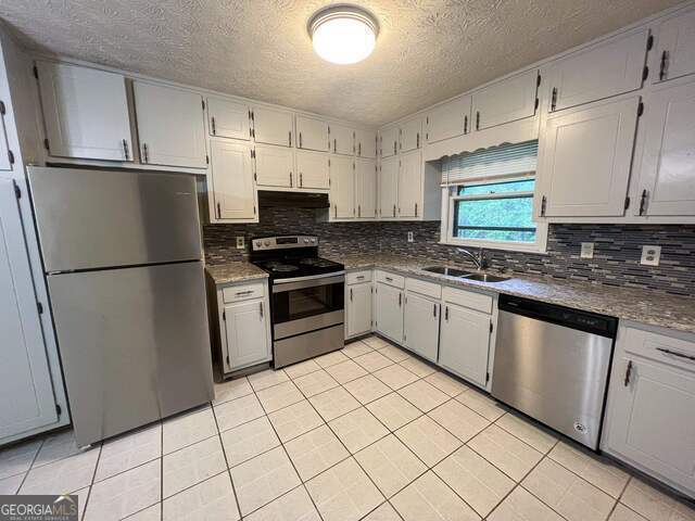 Building Photo - 5935 Avenue of Redwoods SW