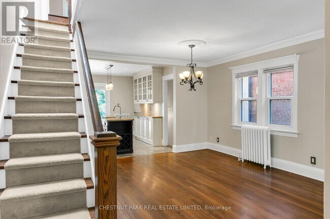 Building Photo - 484 Merton St