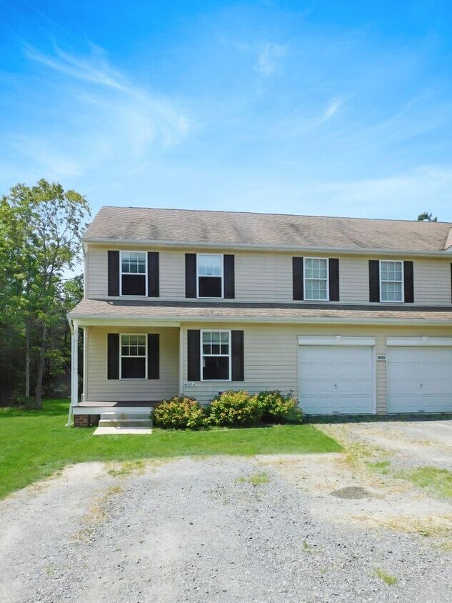 Primary Photo - Pet Friendly 2 Story Duplex with Private Deck