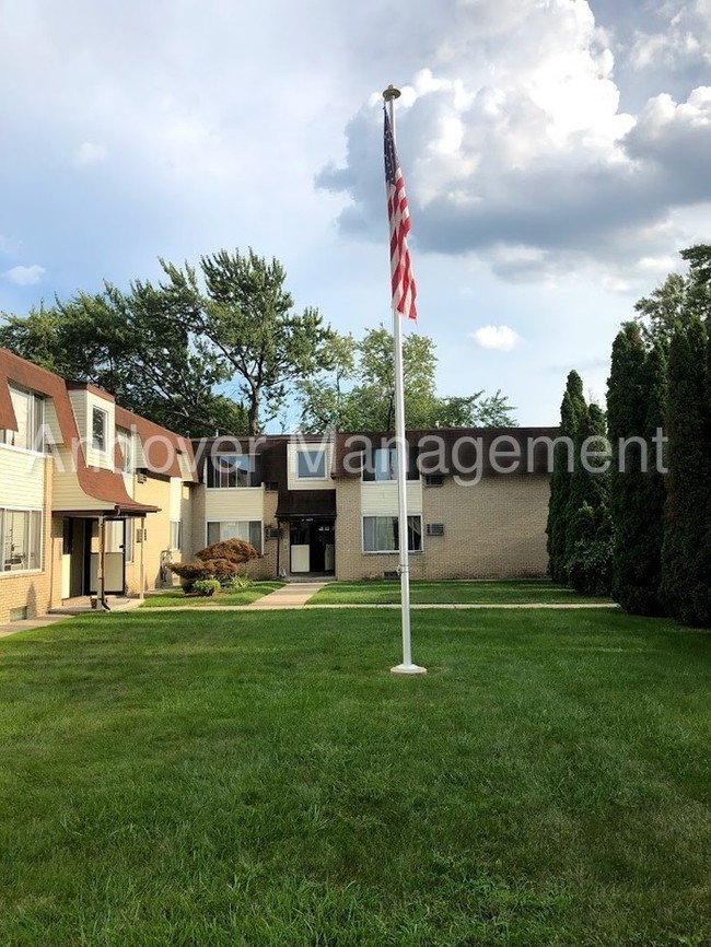Building Photo - Victorian Estates - 2 Bedroom
