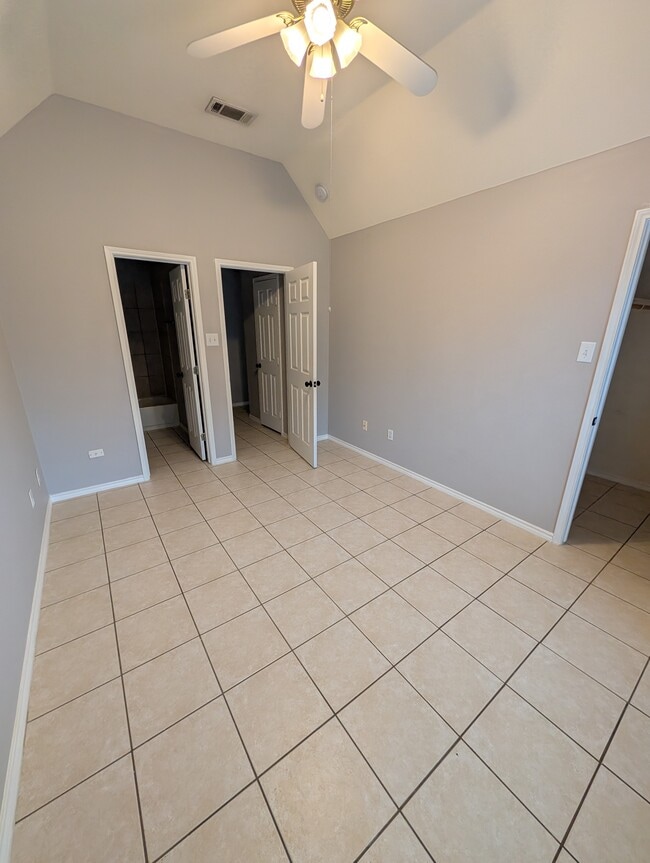 Foto del edificio - 1707 Tina Marie Rd