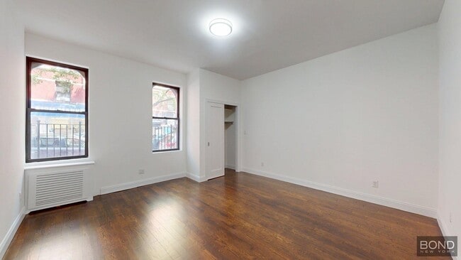 Building Photo - 206 W 104th St