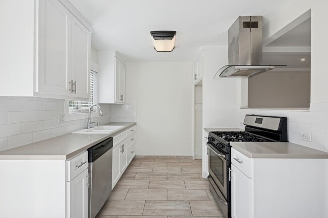 Foto del edificio - 2048 Garden Ln