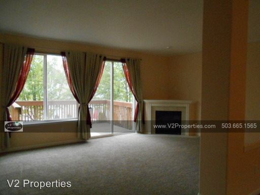 Foto del edificio - 21875 NE Larkspur Ln