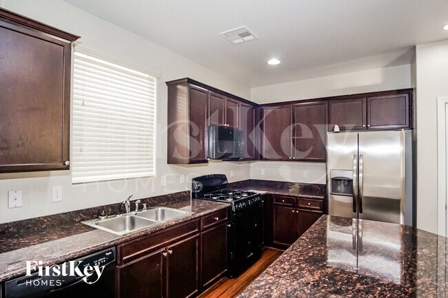 Foto del edificio - 121 Country River Ave