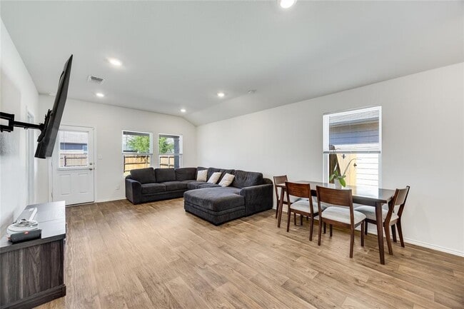 Building Photo - 17409 Ginning Ct