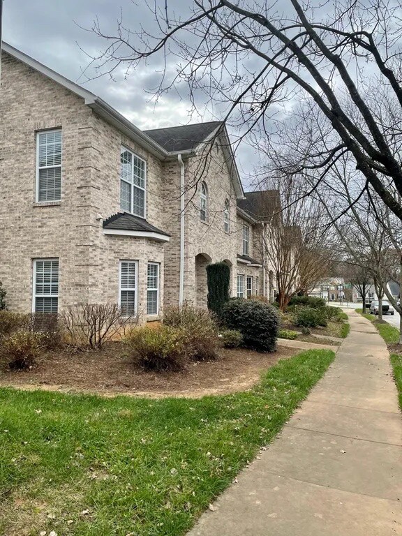 Foto del edificio - Room in Townhome on Autumn Mist Dr