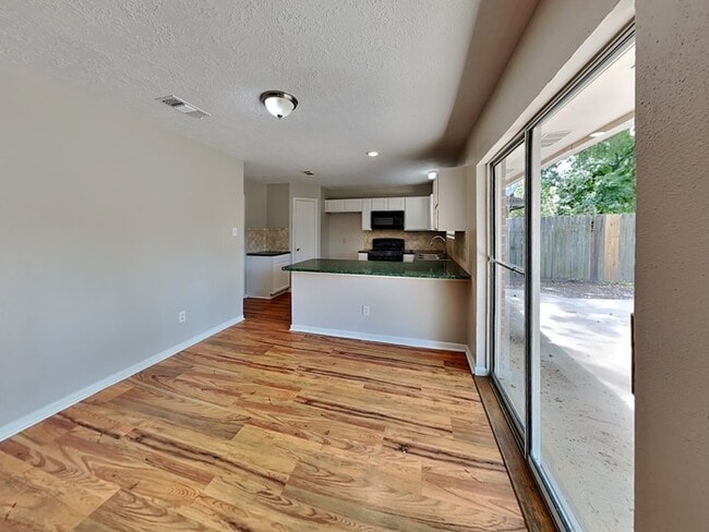 Foto del edificio - 2419 Sherwood Hollow Ln