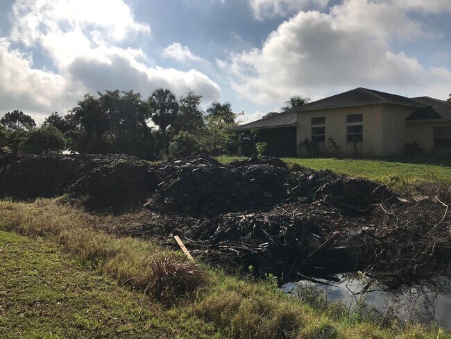 Building Photo - 17837 32nd Ln N
