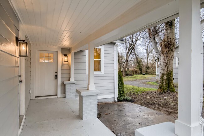 Photo - Cozy 2 bedroom, 2 bath home near all thing...