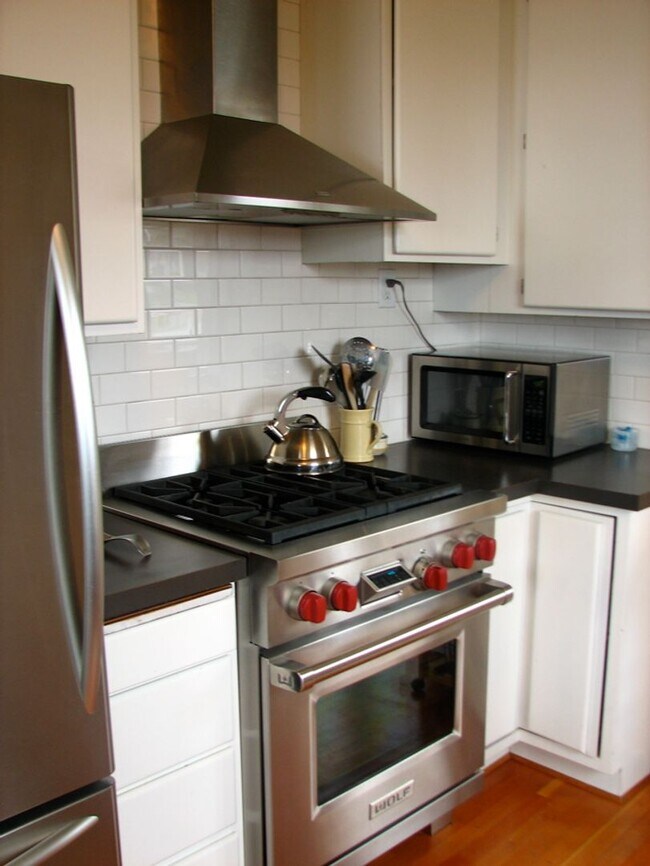 Foto del edificio - Gorgeous 3 bedroom Home Overlooking Bellin...