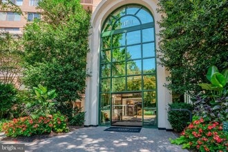 Building Photo - 10101 Grosvenor Pl