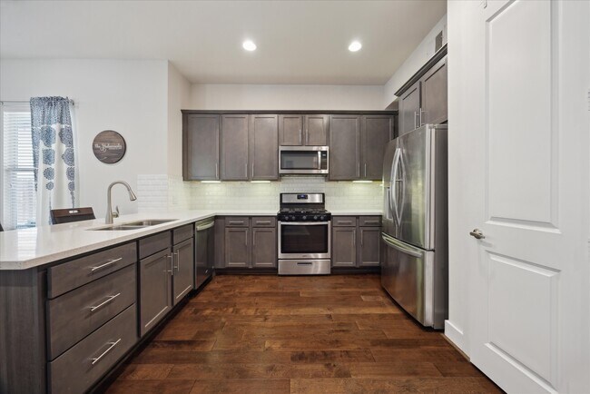 Building Photo - 8806 Hollister Pine Ct