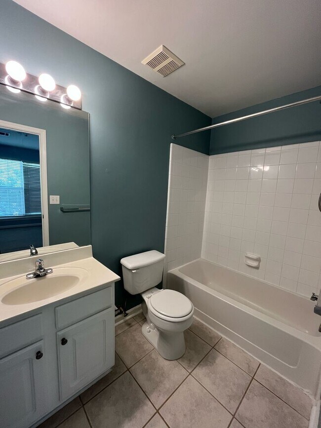 Building Photo - 220 Woodlands