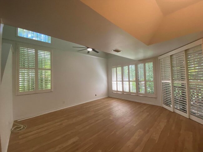 Building Photo - 5260 SE Seascape Way