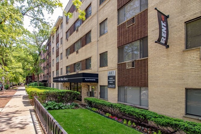 Building Entrance - 441 W. Barry