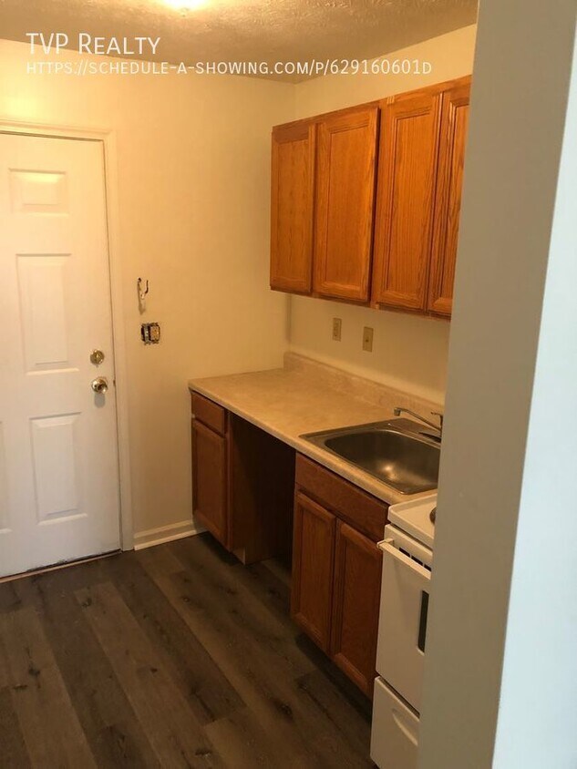 410 Broadway St Unit 1, Lorain, OH 44052 Room for Rent in Lorain, OH