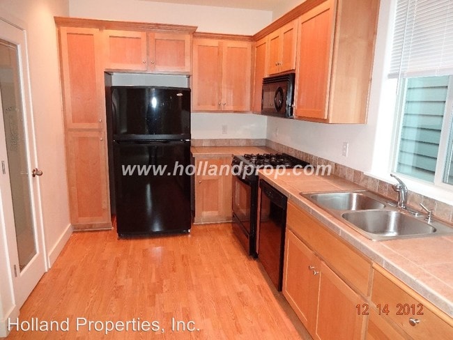 Building Photo - 4274 SW Highgate Terrace