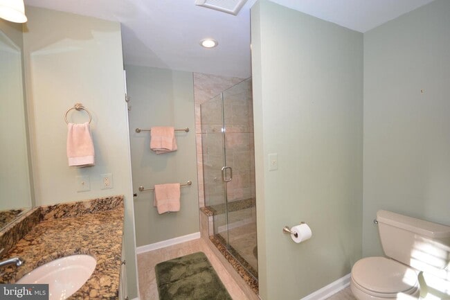 Building Photo - 955 Mastline Dr