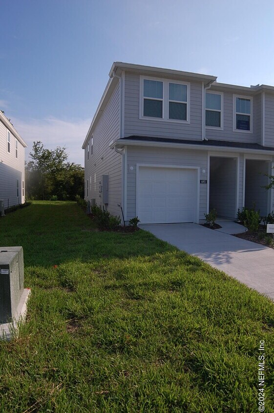 Foto principal - 721 Holly Lks Dr
