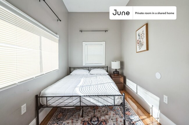 Building Photo - Room in Shared 4 bed/1.5 bath home
