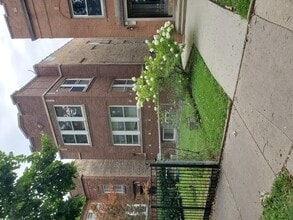 Building Photo - 5518 N Spaulding Ave