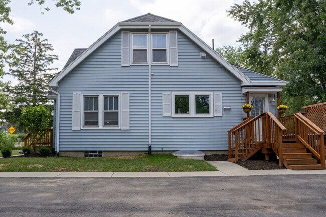Building Photo - 2562 Torrey Ave