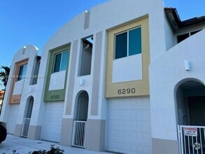 Building Photo - 6270 SW 47th Ct