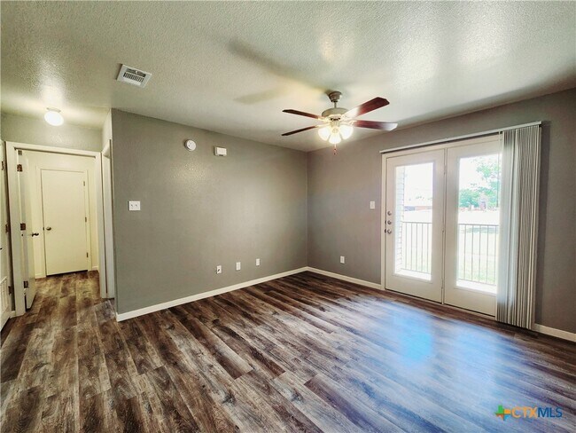 Building Photo - 1601 S Main St