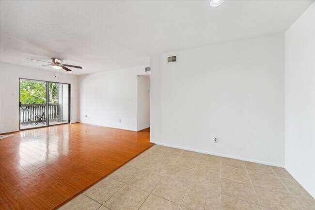 Building Photo - 8020 Braesmain Dr