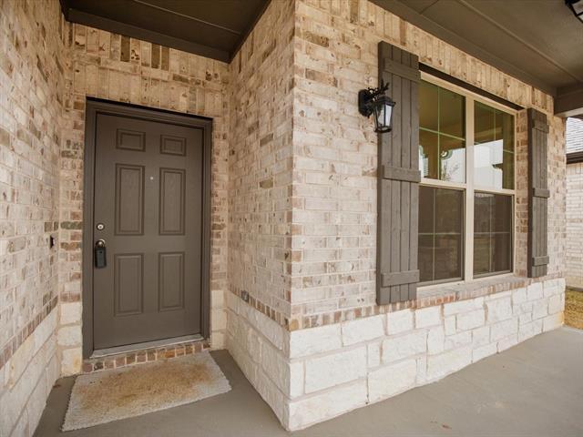 Building Photo - 2036 Almassera Dr