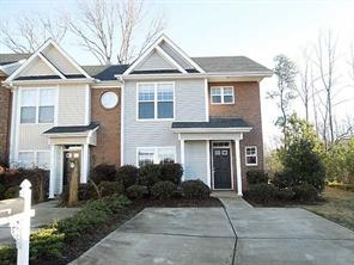 Foto principal - Dawsonville Townhome - 3 bed/2.5 Bath - Gr...