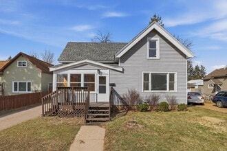 Building Photo - 821 10th Ave N