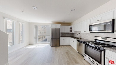 Building Photo - 951 Mariposa Ave