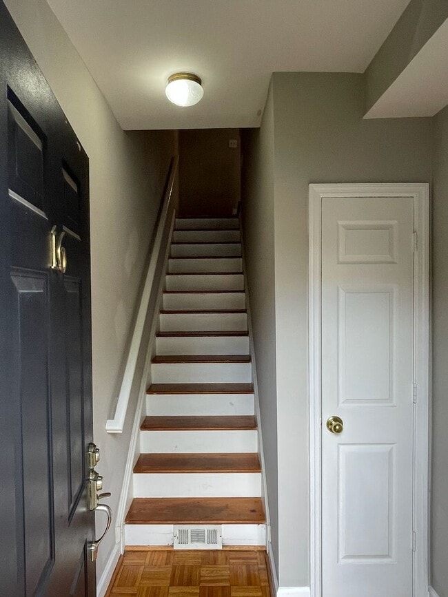 Building Photo - Candler Park Townhouse, Steps from Candler...