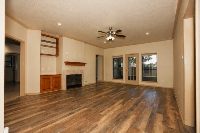 Building Photo - 112 Portulaca St