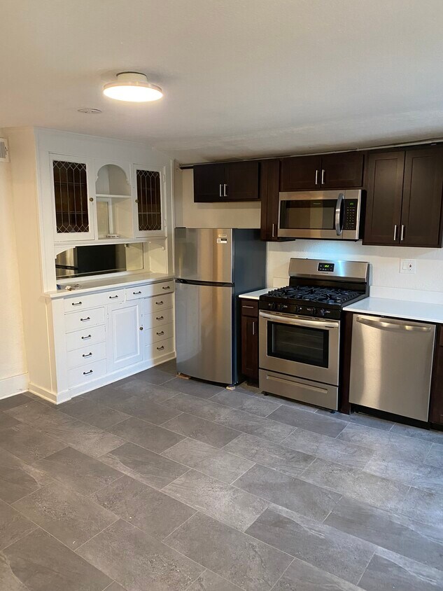 Primary Photo - 1604 N Franklin Pl