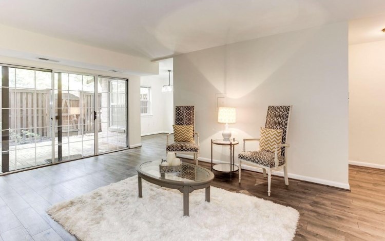 Living Area - 1948 Kennedy Dr