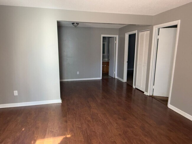 Foto del edificio - Two bedroom, 1 bath apartment in Haw River