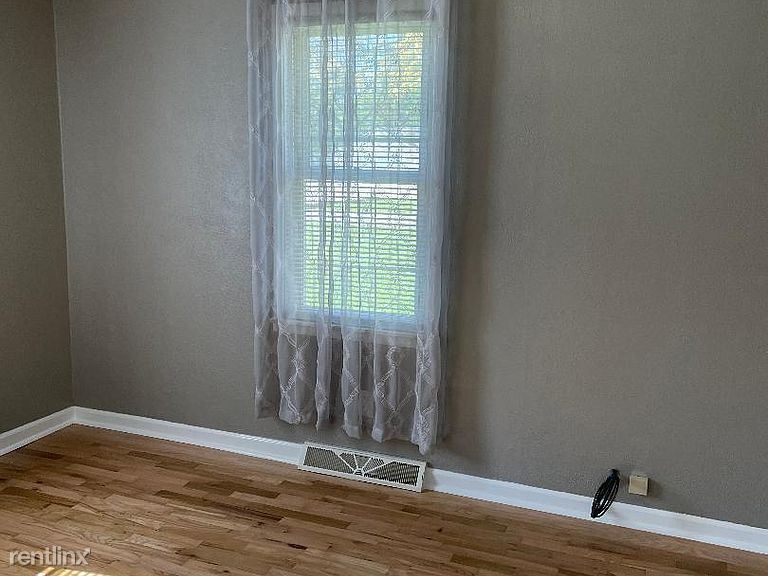Foto principal - 2 br, 1 bath House - 3421 E Leafdale Ave