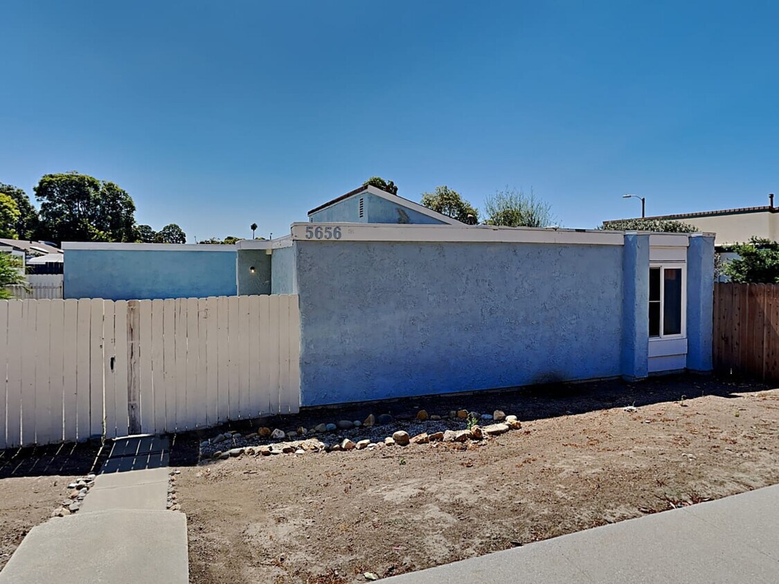 Primary Photo - 5656 Aurora Dr