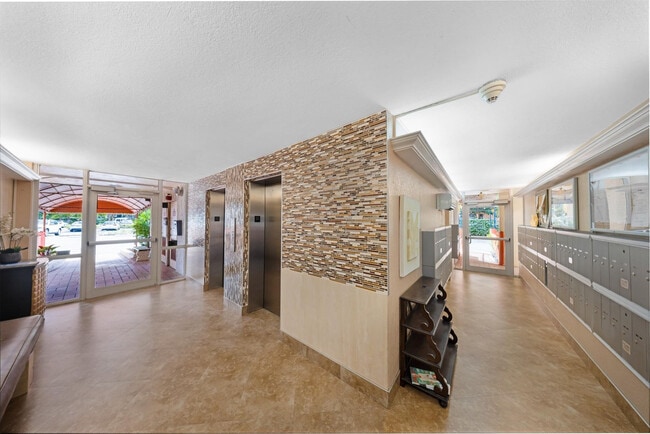 Building Photo - 1391 S Ocean Blvd