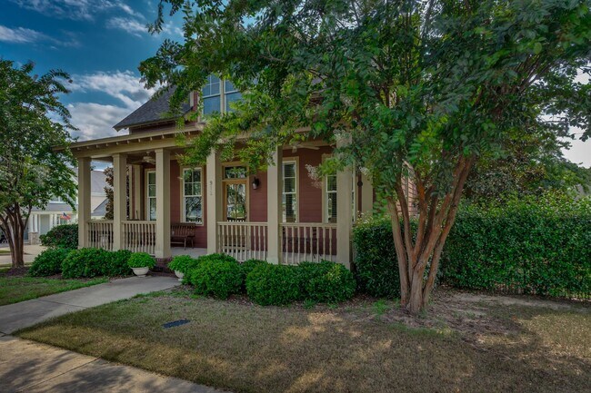Building Photo - Beautiful Lake Carolina craftsman home located in Woodleigh Park