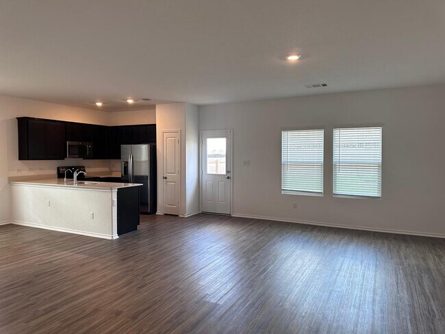 Foto del edificio - 1140 Cattail Ln