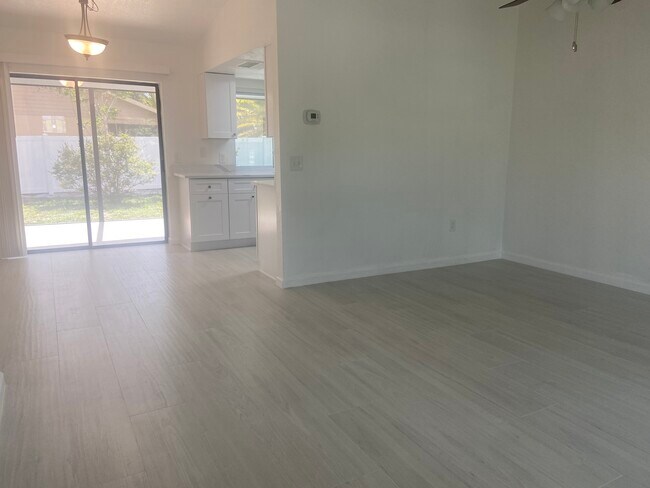 Building Photo - 2420 Briar Oak Cir
