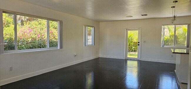 Building Photo - 720 NW 41st St